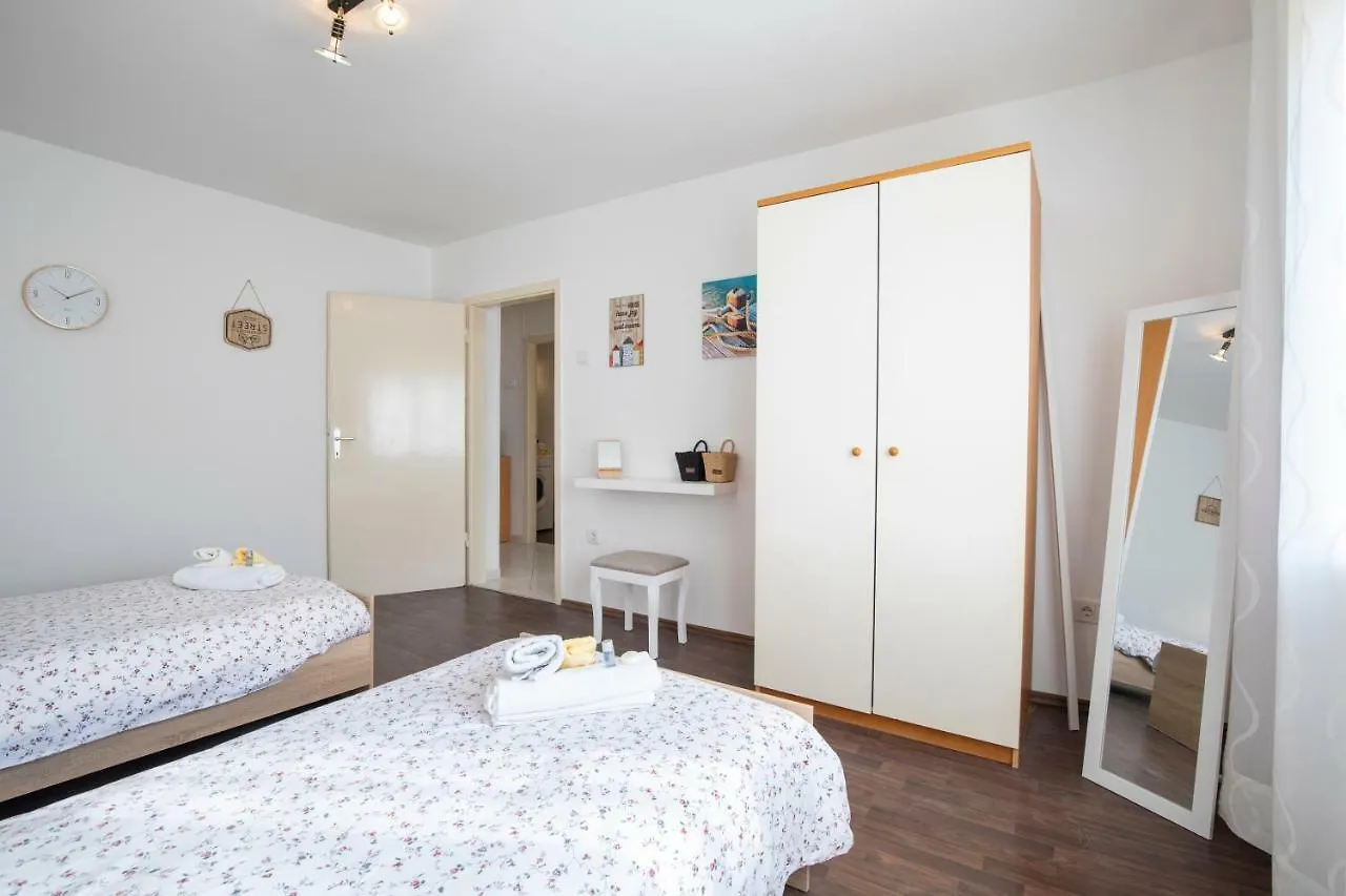 Castropola Apartment